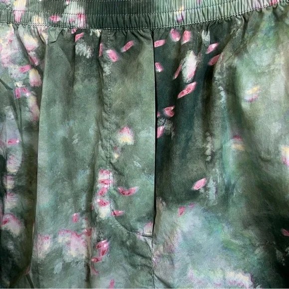 Sweaty Betty Anytime Pull On Short- Green Lavender Meadow Print Size XL/US 12 - Picture 2 of 4